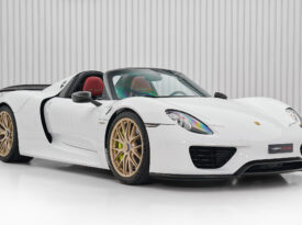 PORSCHE 918 SPYDER WEISSACH PACKAGE 2015 GCC FSH FULL OPTIONS IMMACULATE CONDITION