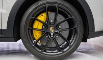 PORSCHE CAYENNE TURBO GT FULL OPTIONS WITH FULL CARBON PACKAGE full