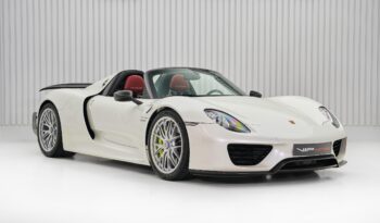 PORSCHE 918 SPYDER WEISSACH PACKAGE 2015 GCC SPECIAL COLOR IMMACULATE CONDITION