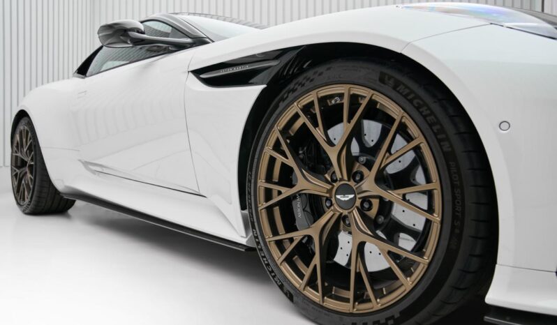 ASTON MARTIN DB12 COUPE full